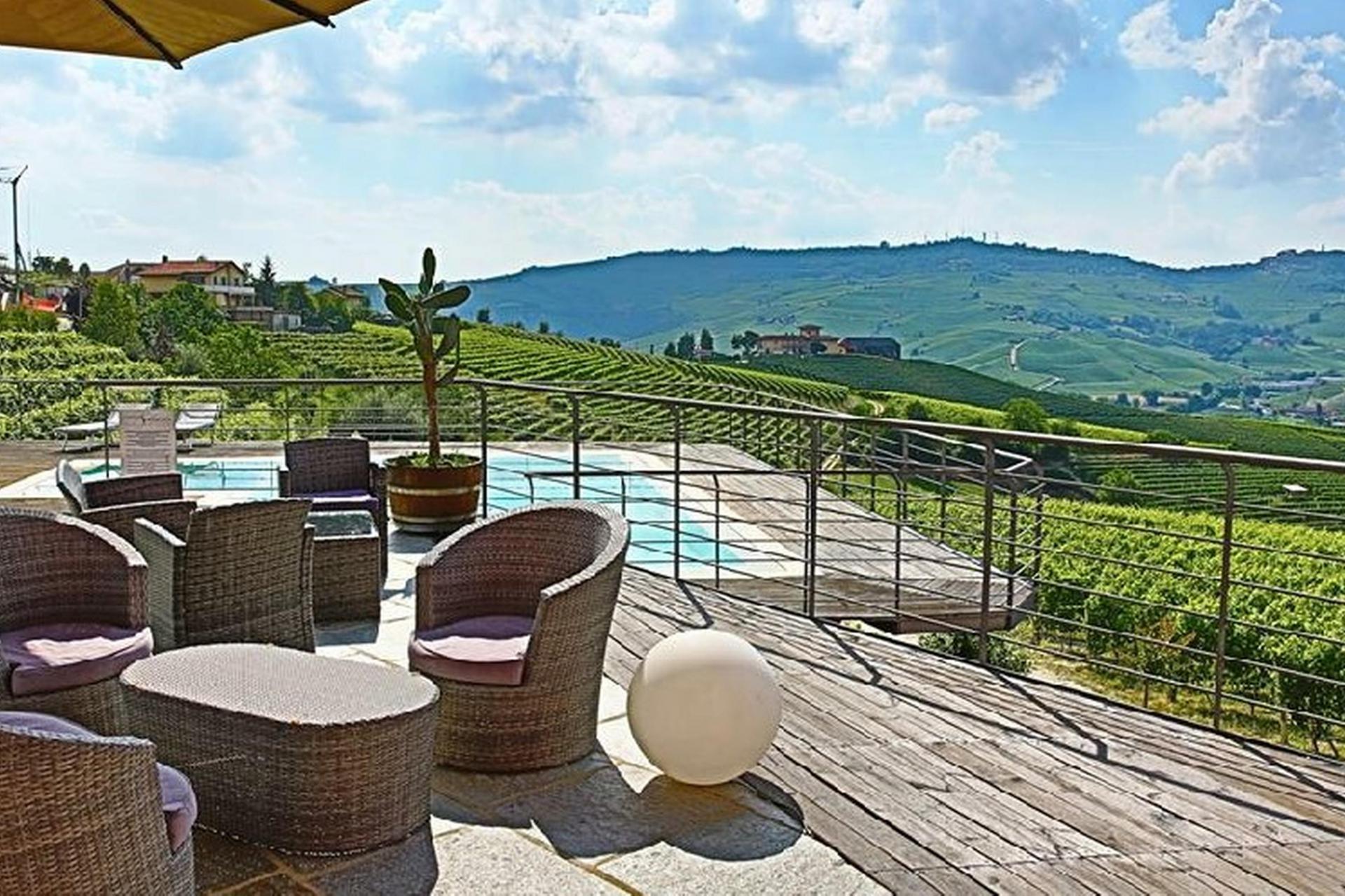 Gastfreundlicher Agriturismo inmitten von Weinbergen im Piemont Gastfreundlicher Agriturismo inmitten von Weinbergen im Piemont