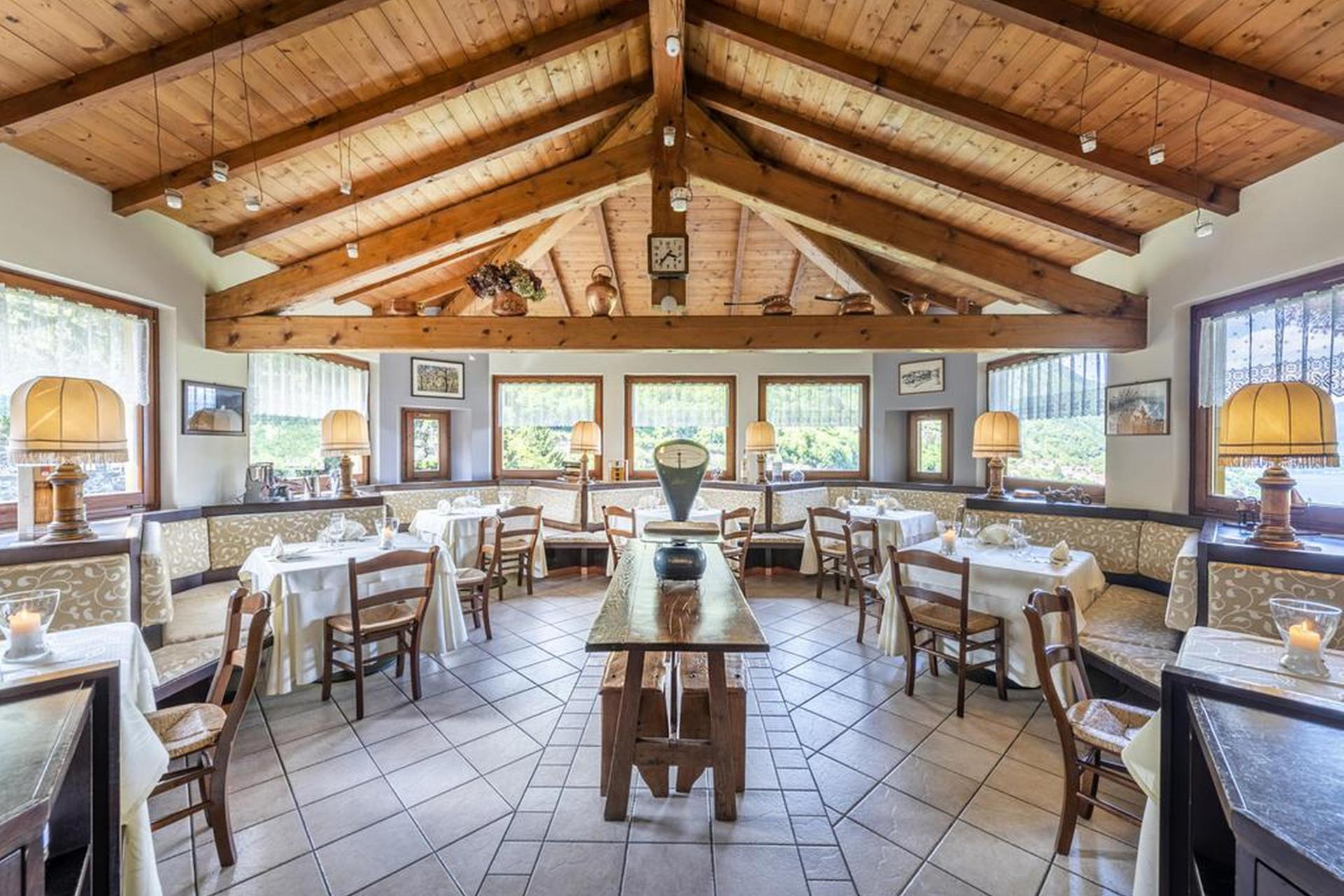 Agriturismo mit Ferienzimmern und Restaurant am Comer See