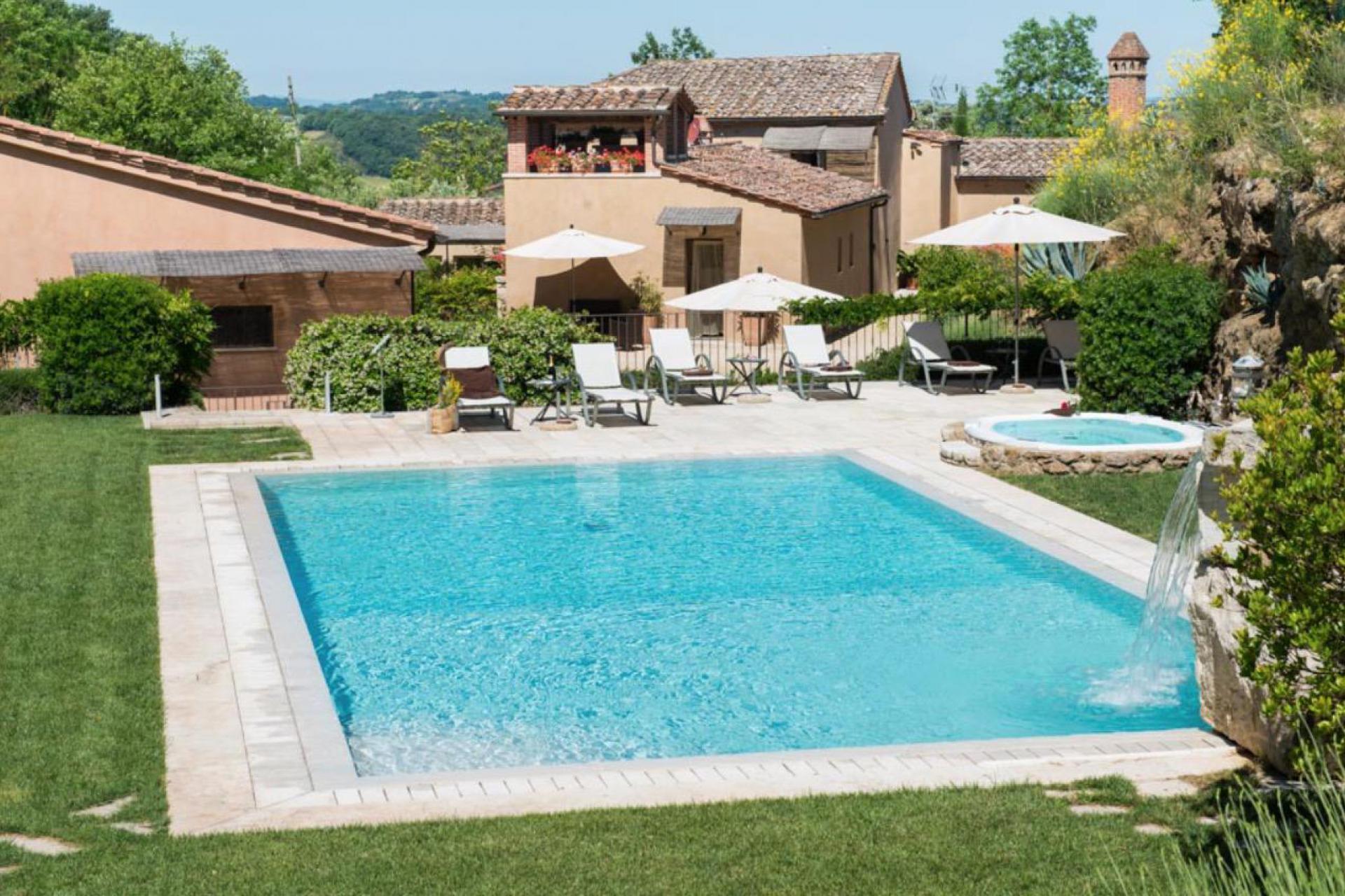 Agriturismo Toskana, luxuriös zwischen Siena und Arezzo. Ferienhaus, Ferienwohnungen und Zimmer.