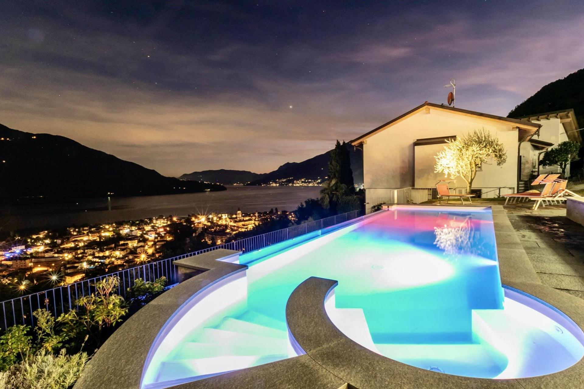 Ferienhaus mit 3 FeWo mit einzigartigem Blick auf den Comer See Ferienhaus mit 3 FeWo mit einzigartigem Blick auf den Comer See