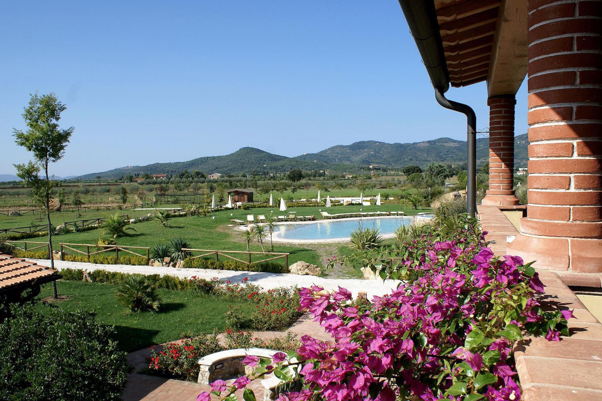 Family-friendly agriturismo near the coast