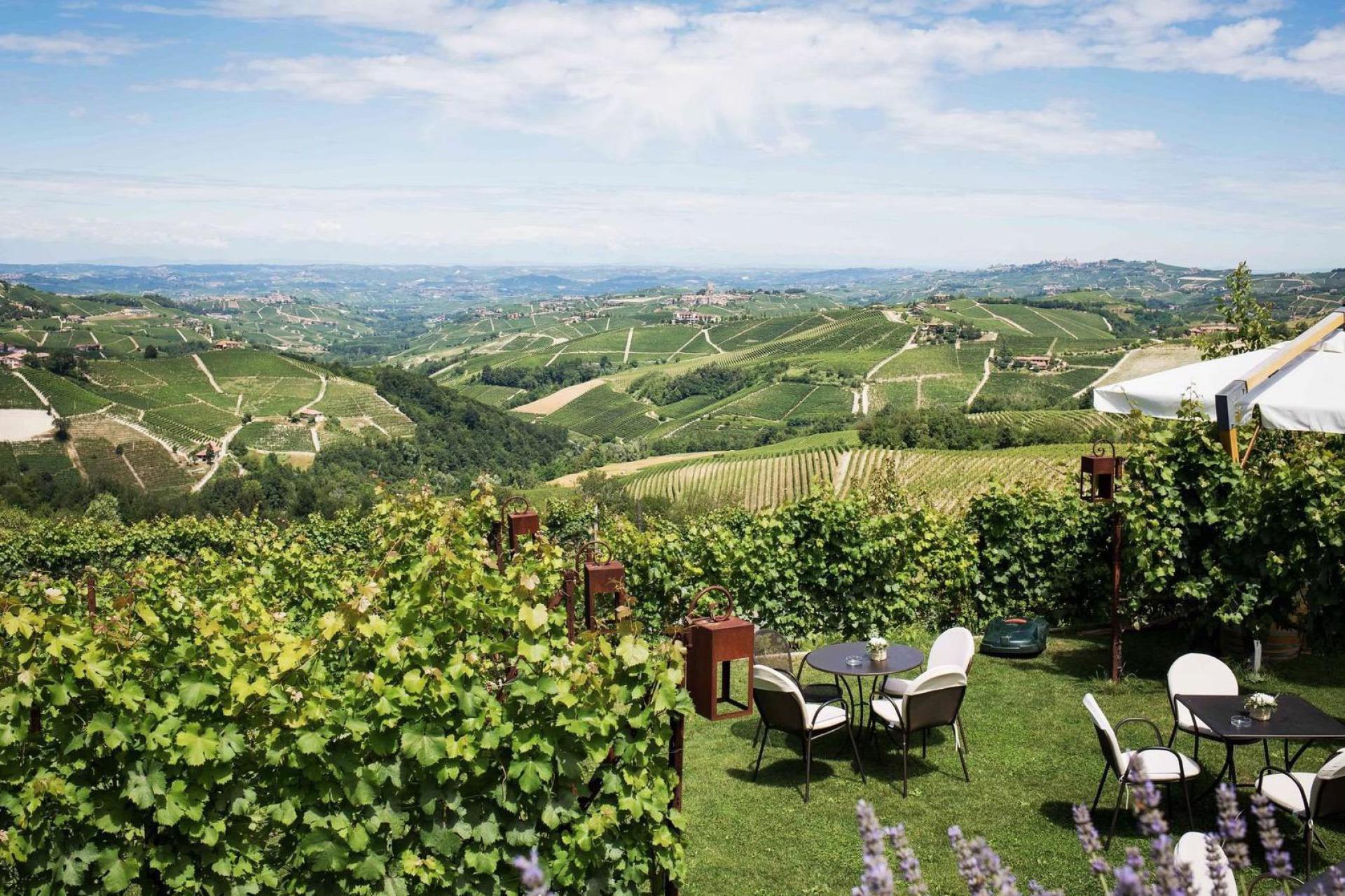 Agriturismo Piemont, mit großartigen Weinen und Lokal Agriturismo Piemont, mit großartigen Weinen und Lokal