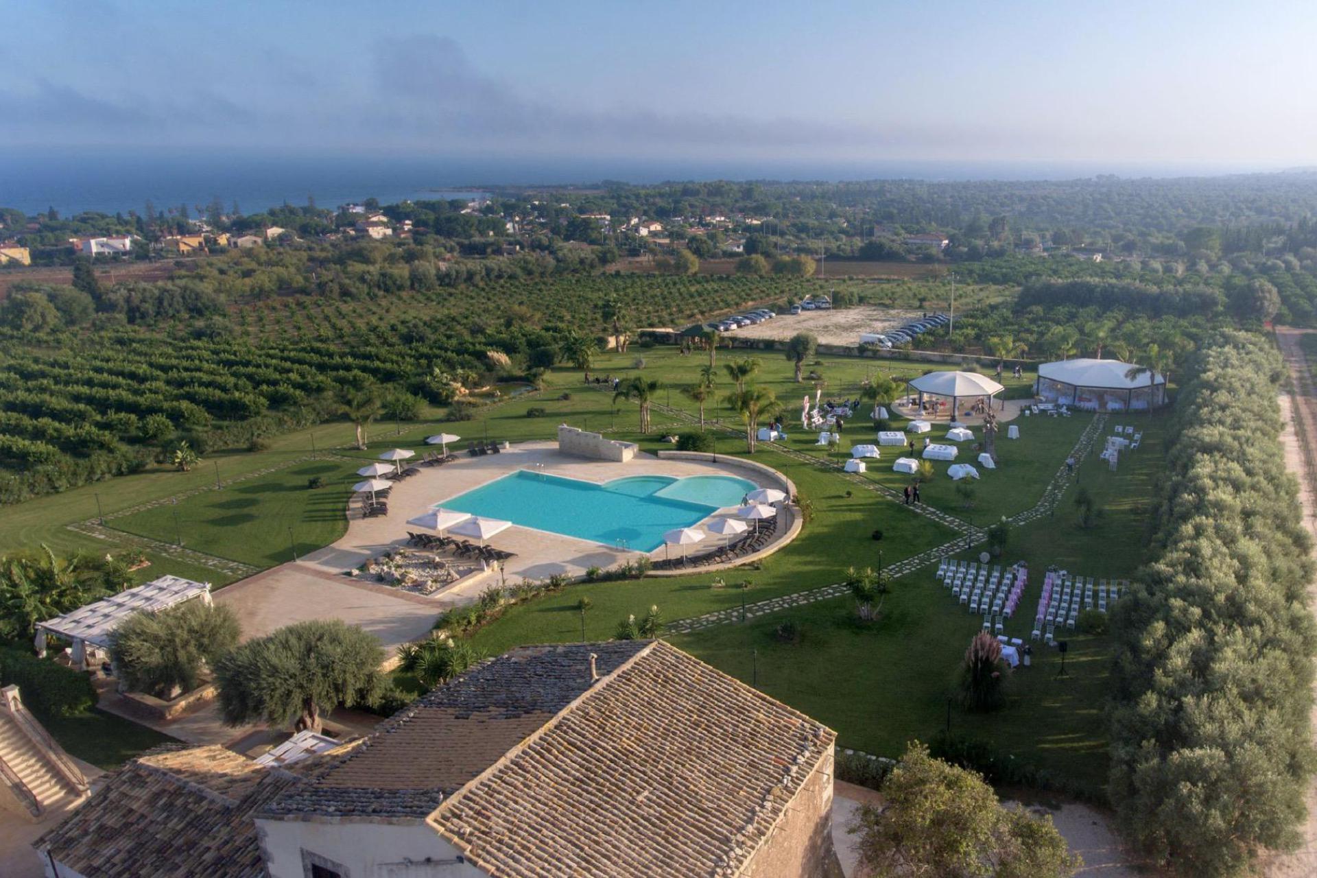 Agriturismo mit Luxuspool in der Nähe des Meeres