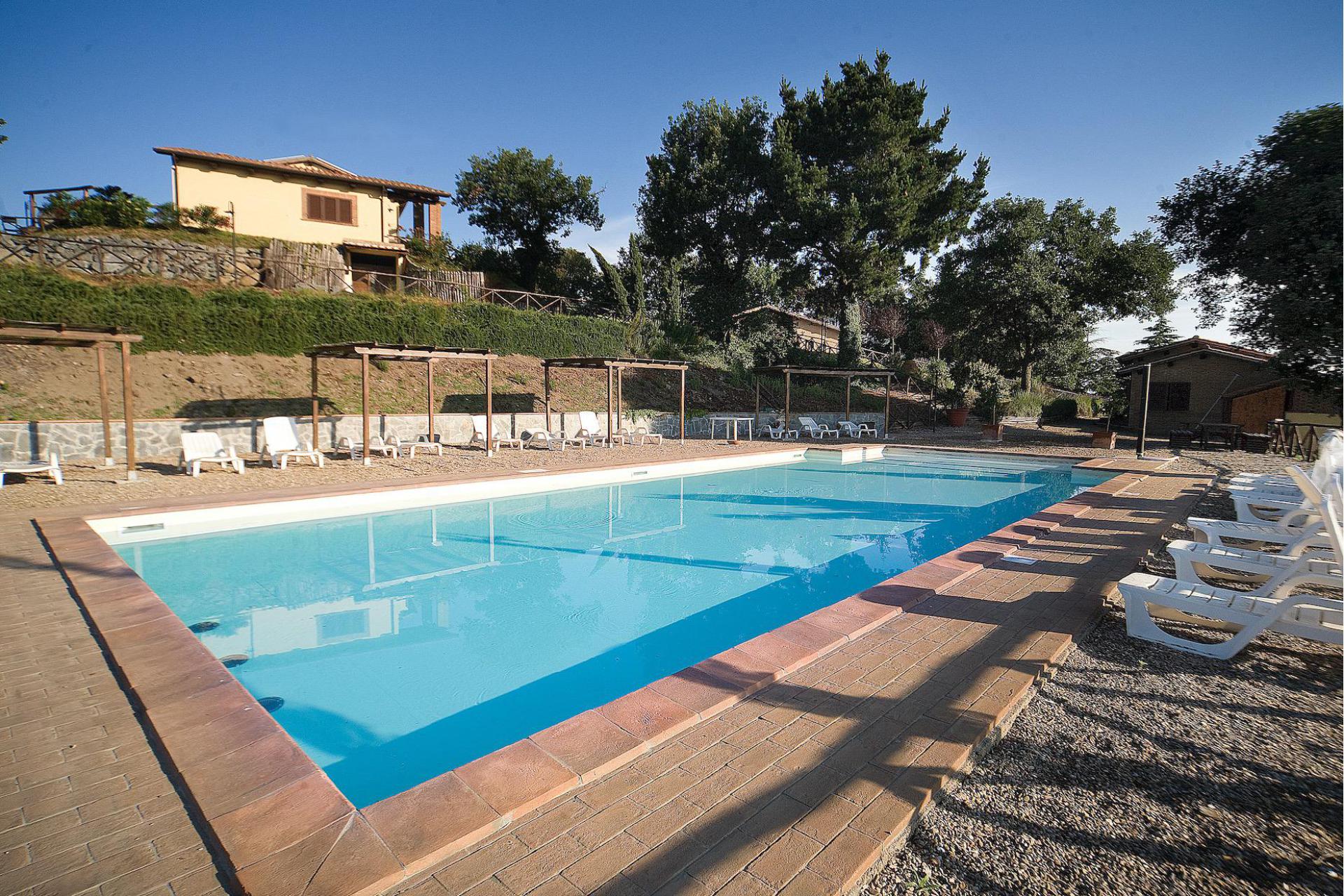 Agriturismo mit Glamping und Apartments in Mittelitalien