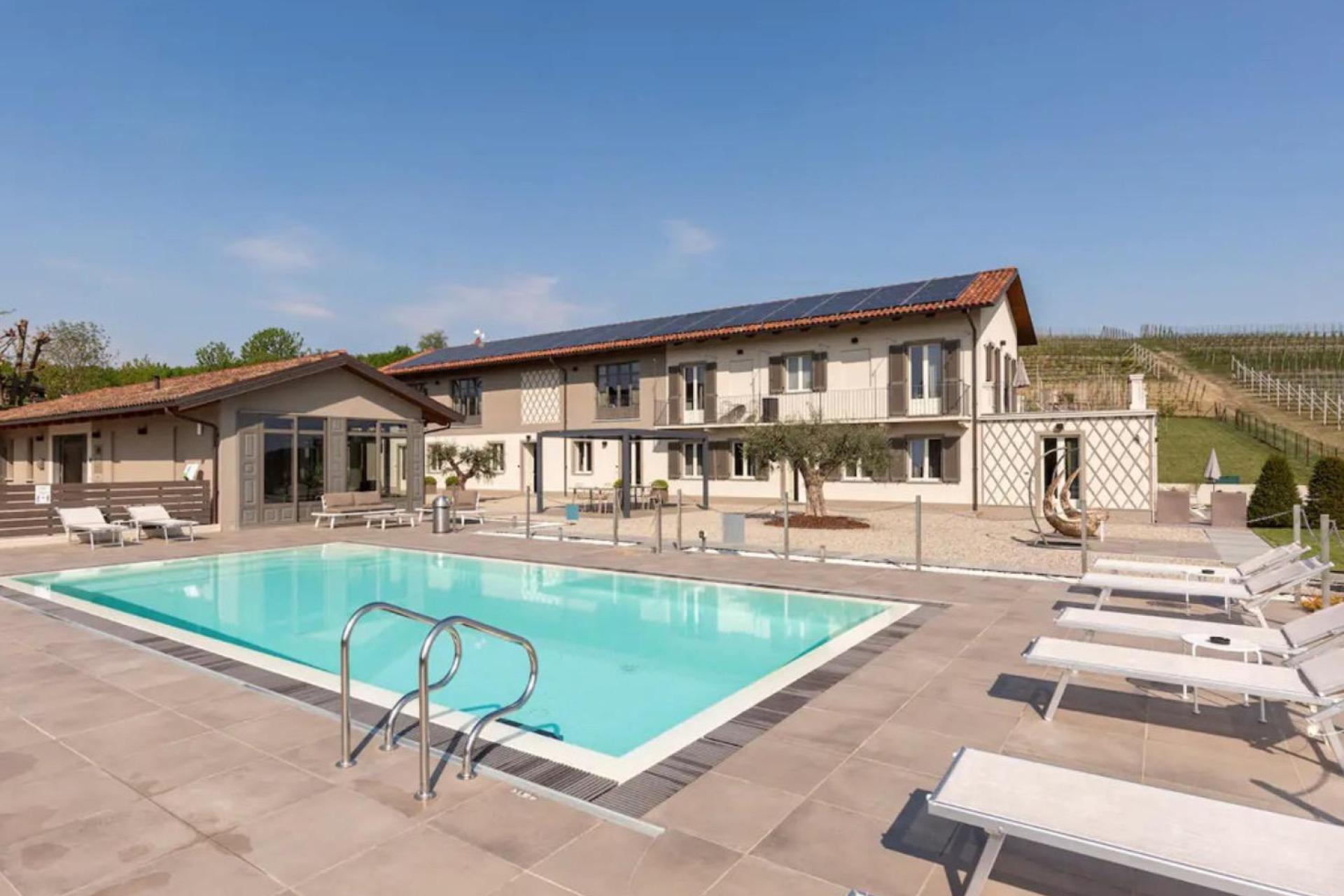 Mai-Ferien zwischen den Weinbergen von Piemont