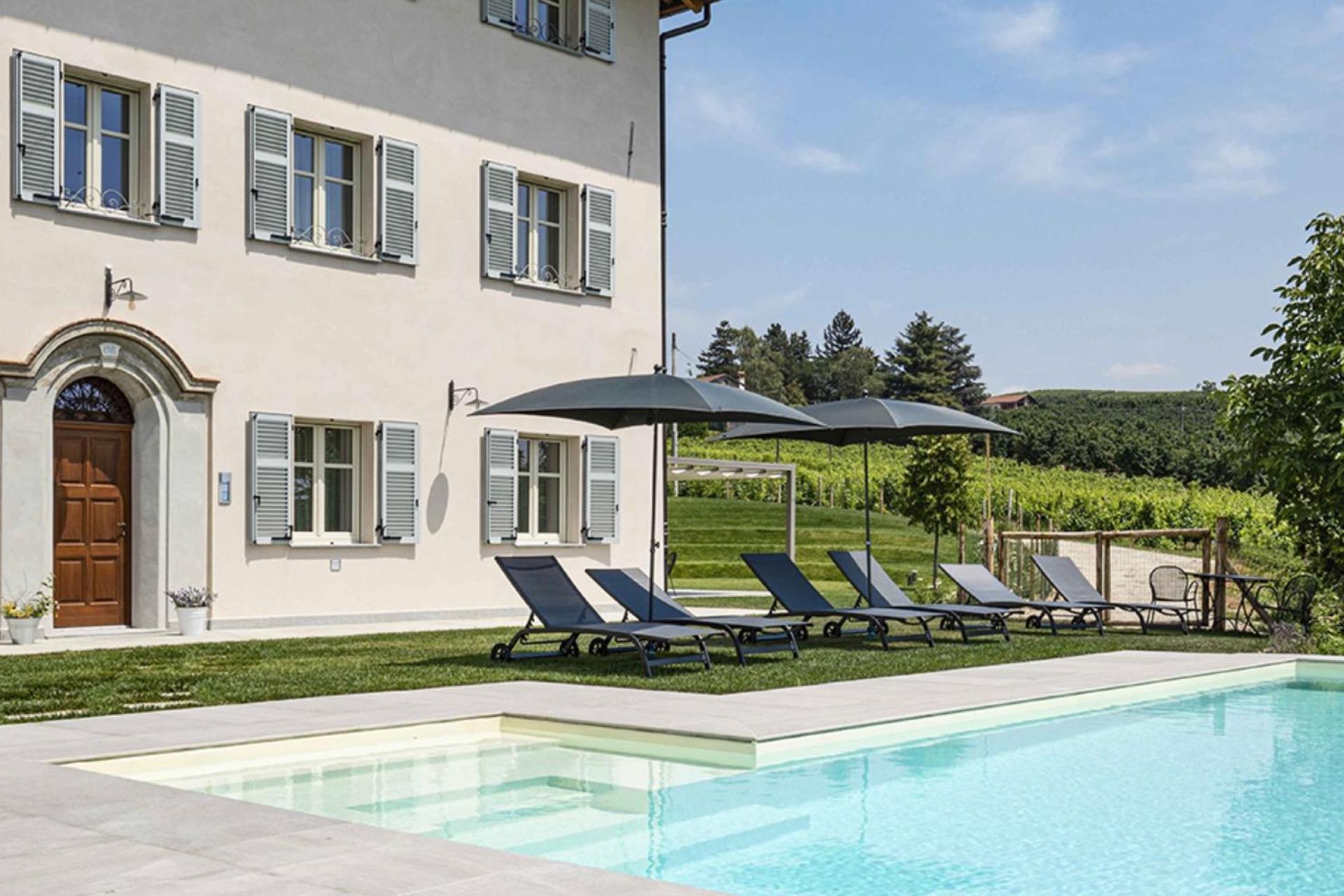 Country House inmitten der Weinberge von Le Langhe Country House inmitten der Weinberge von Le Langhe