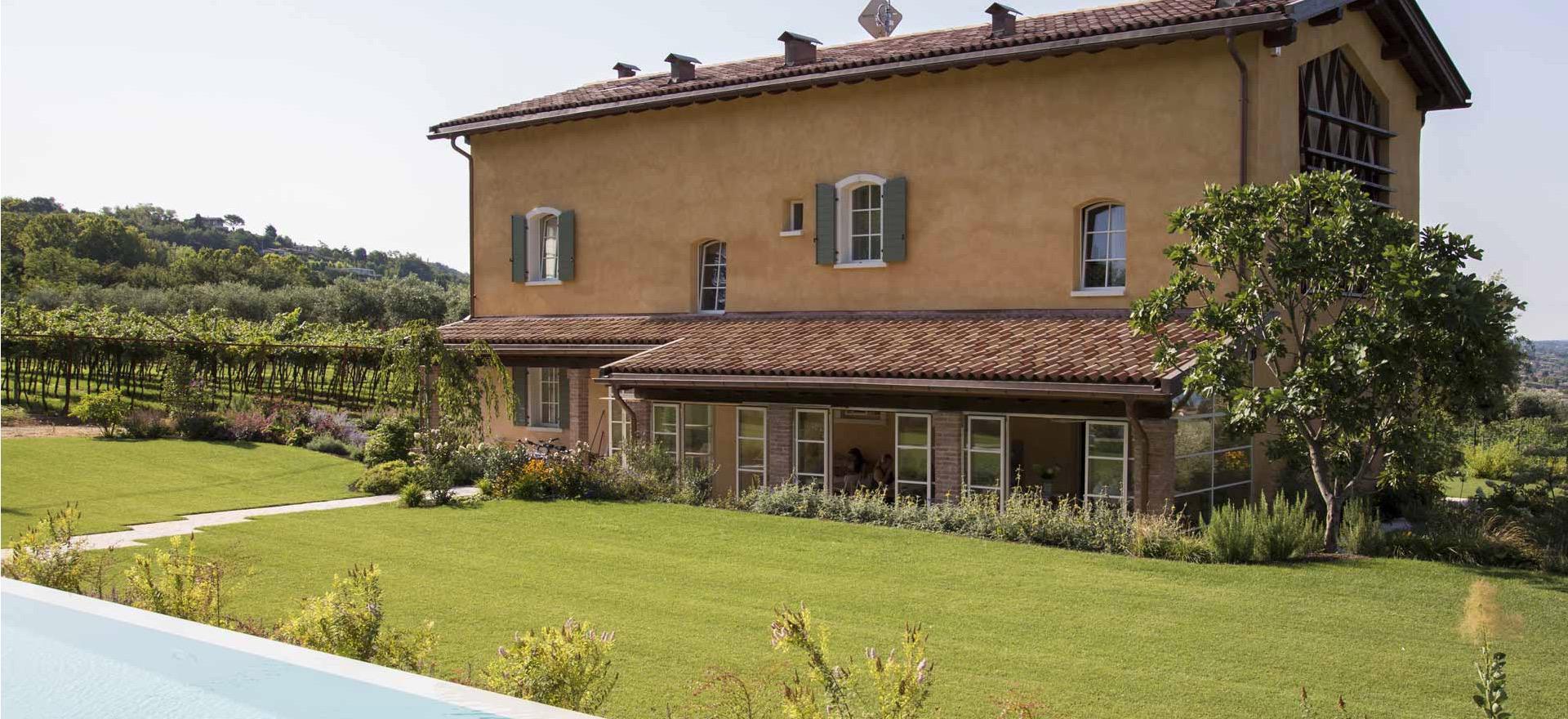 Agriturismo Comer See und Gardasee Gemütlicher Agriturismo mit Blick auf den Gardasee