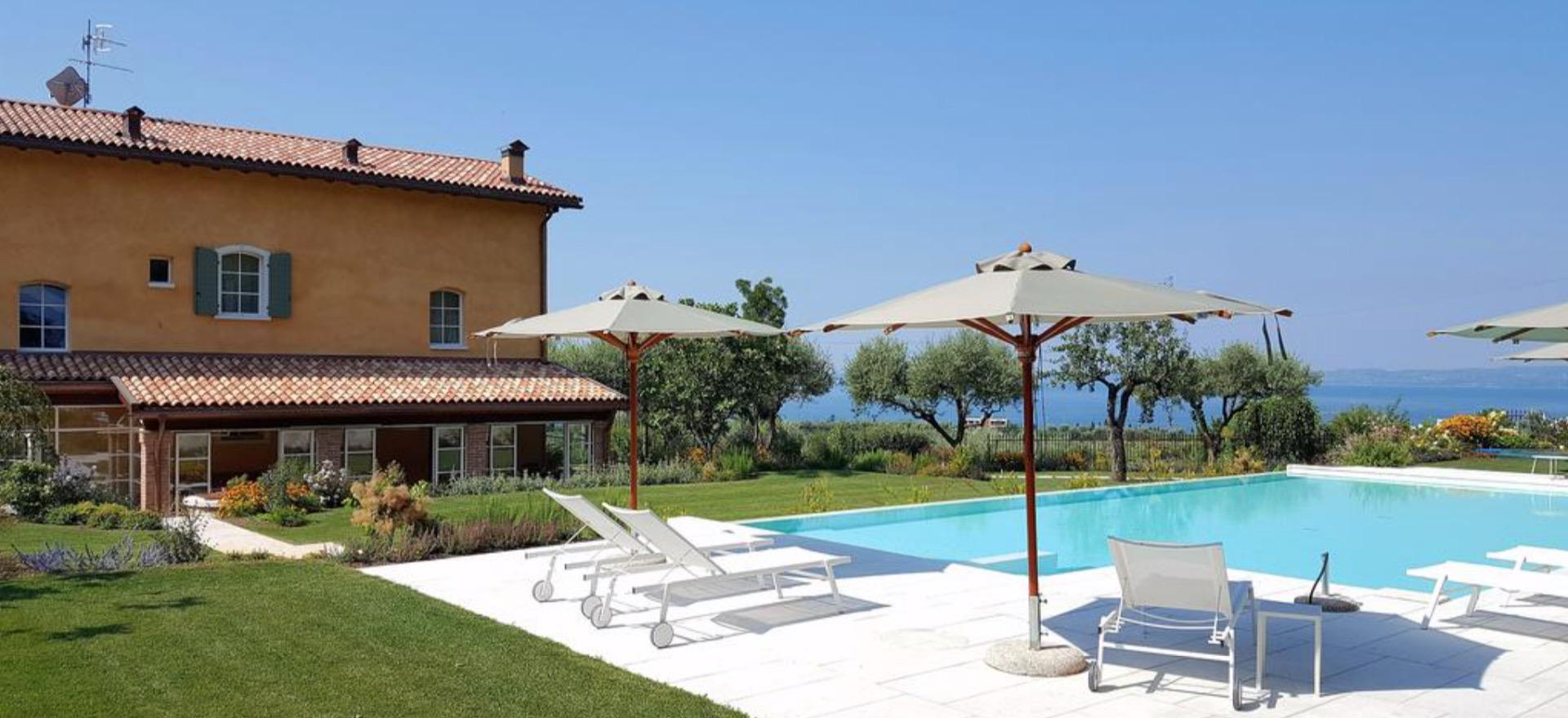 Agriturismo Comer See und Gardasee Gemütlicher Agriturismo mit Blick auf den Gardasee